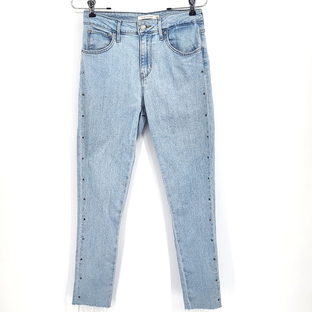 Levi's studded jeans! 721 High Rise Skinny 28 x 30 Light Wash